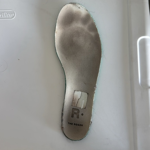 ON RUNNING The Roger Advantage in White Size 7.5 - Picture 9 of 9